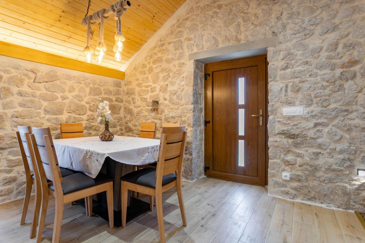 Patakun Holiday Home For 5, With Heated Pool Lecevica Kültér fotó