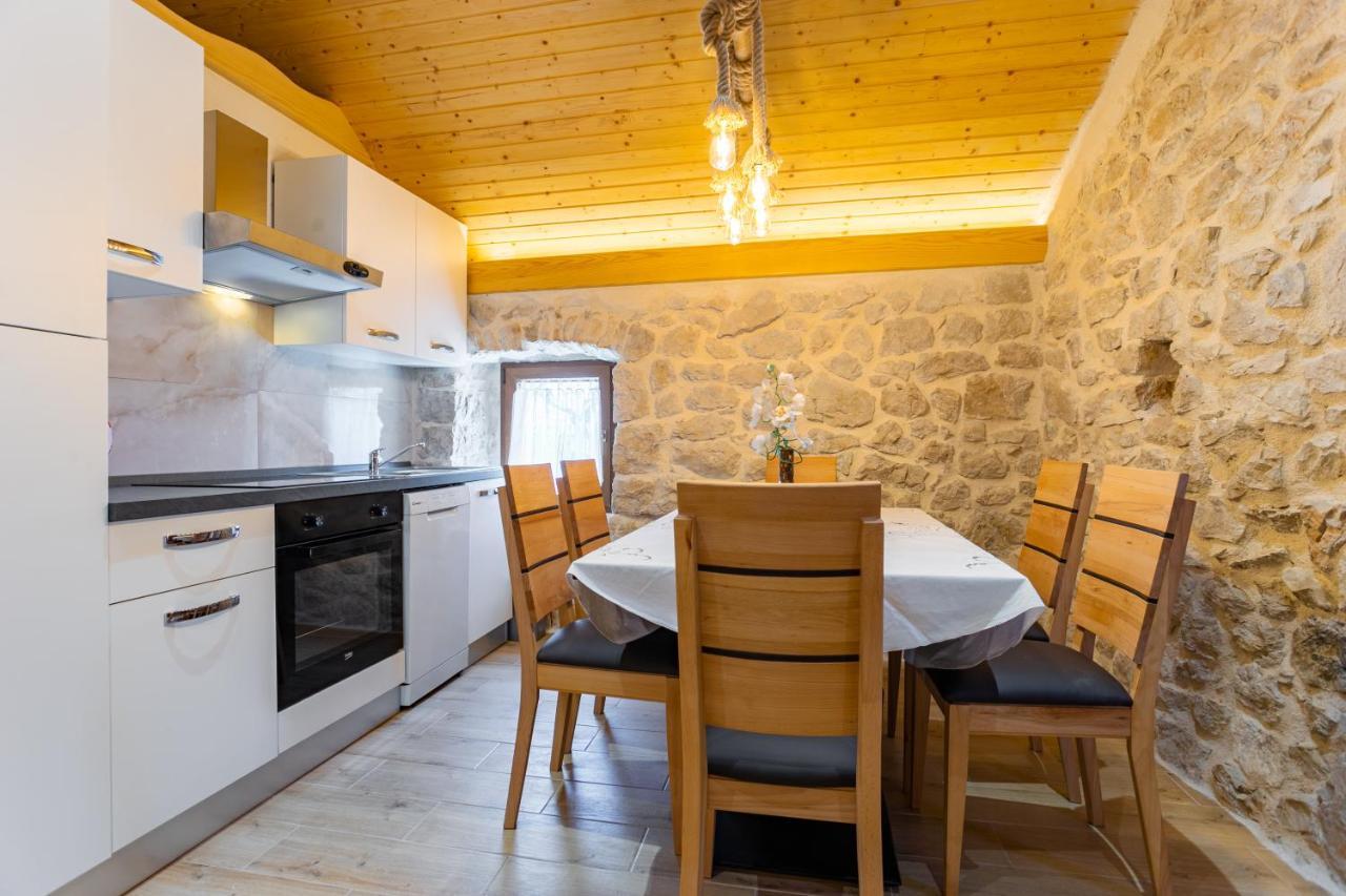 Patakun Holiday Home For 5, With Heated Pool Lecevica Kültér fotó