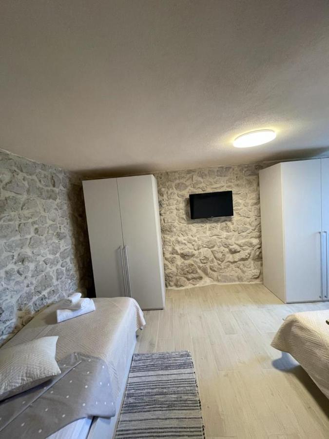 Patakun Holiday Home For 5, With Heated Pool Lecevica Kültér fotó