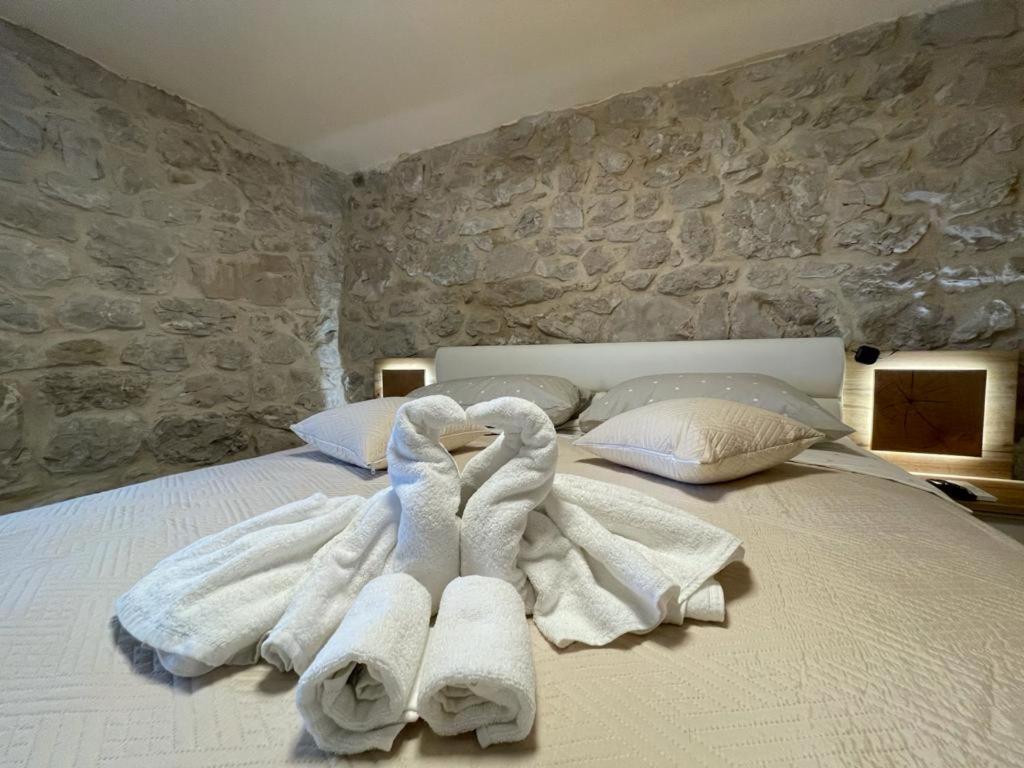 Patakun Holiday Home For 5, With Heated Pool Lecevica Kültér fotó