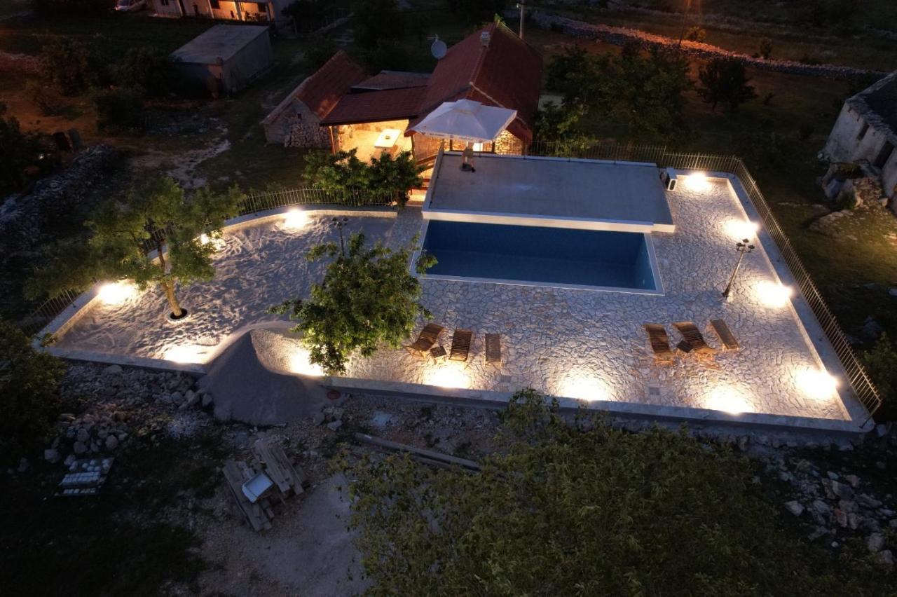 Patakun Holiday Home For 5, With Heated Pool Lecevica Kültér fotó