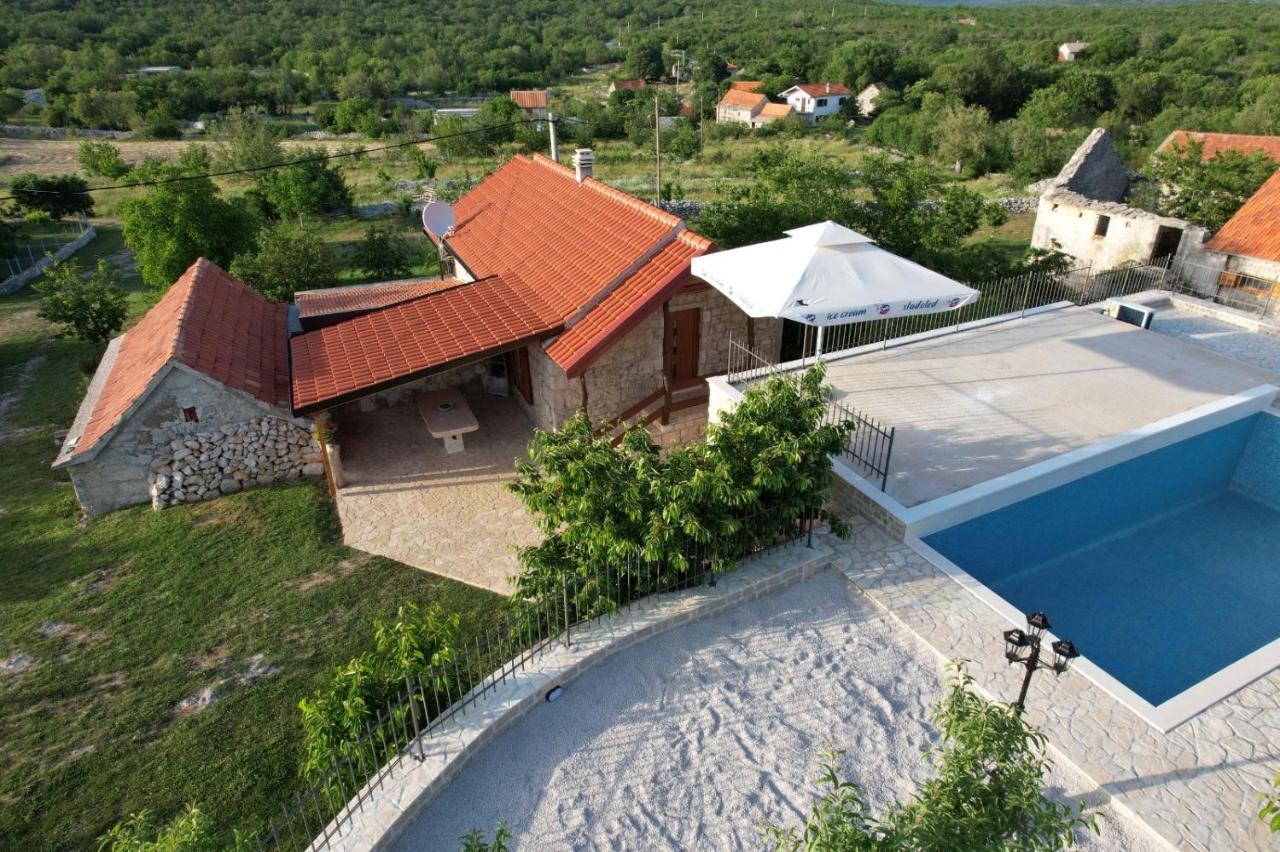 Patakun Holiday Home For 5, With Heated Pool Lecevica Kültér fotó