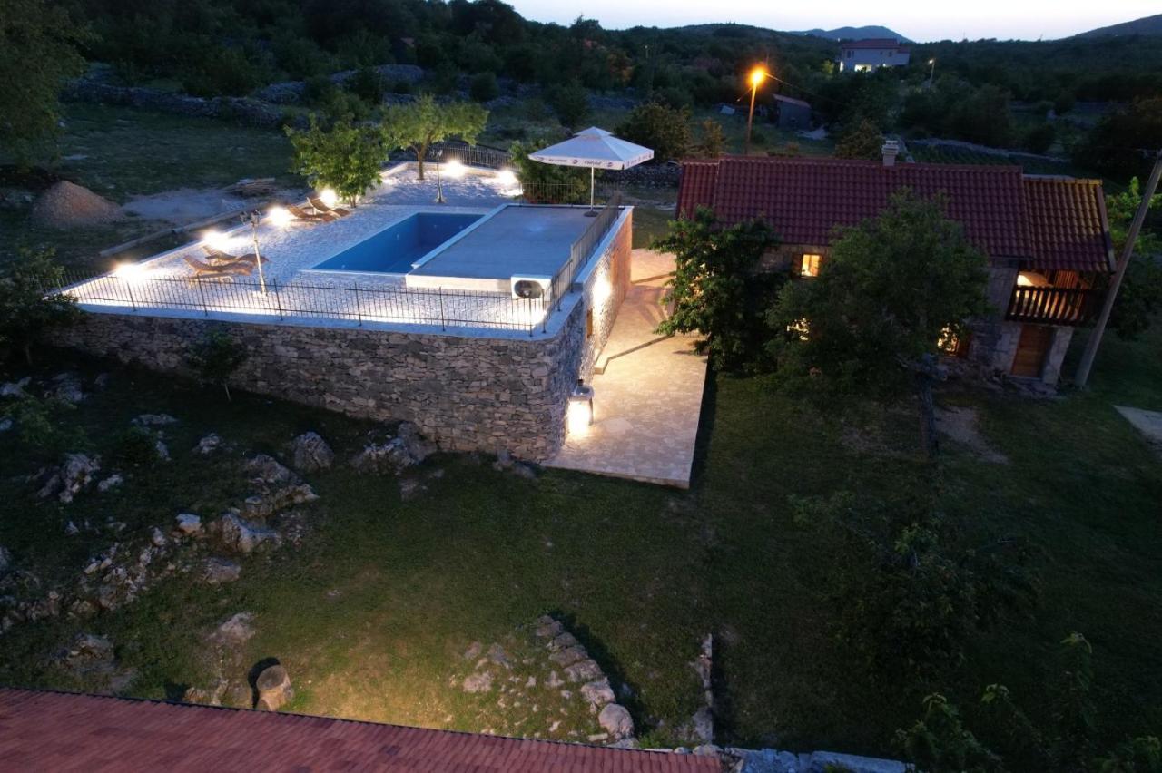 Patakun Holiday Home For 5, With Heated Pool Lecevica Kültér fotó