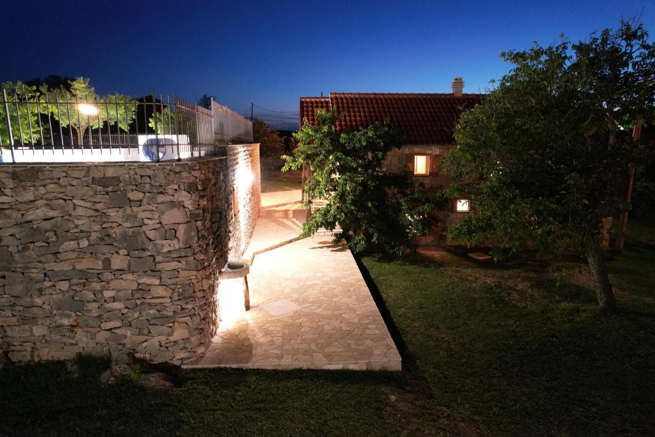 Patakun Holiday Home For 5, With Heated Pool Lecevica Kültér fotó