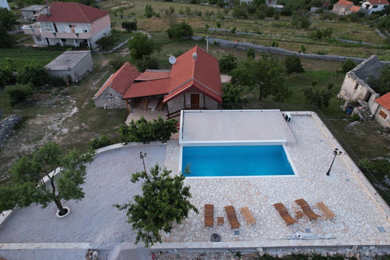 Patakun Holiday Home For 5, With Heated Pool Lecevica Kültér fotó