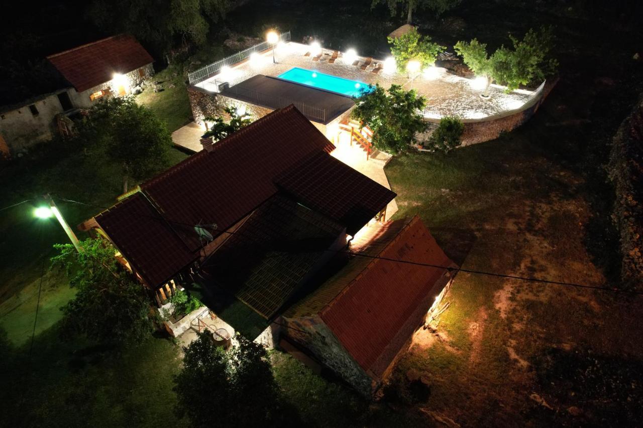 Patakun Holiday Home For 5, With Heated Pool Lecevica Kültér fotó