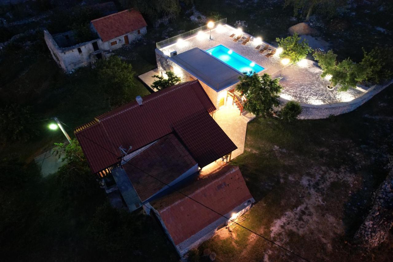 Patakun Holiday Home For 5, With Heated Pool Lecevica Kültér fotó