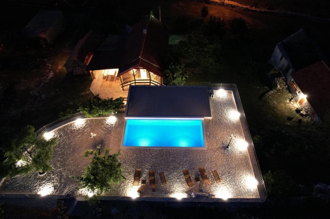 Patakun Holiday Home For 5, With Heated Pool Lecevica Kültér fotó