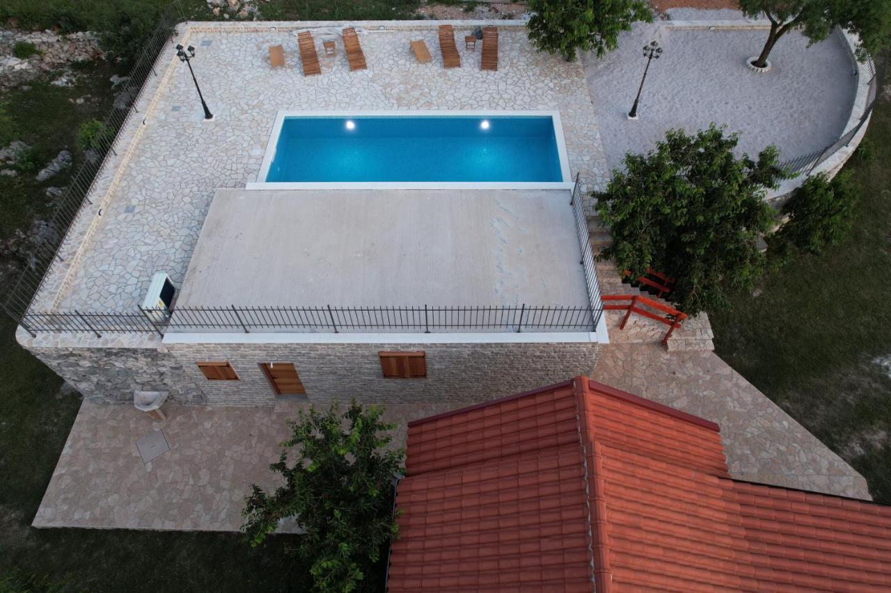 Patakun Holiday Home For 5, With Heated Pool Lecevica Kültér fotó