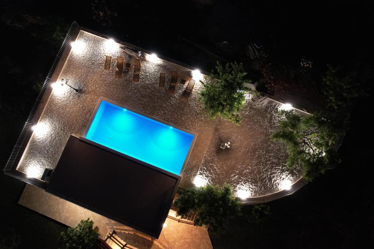Patakun Holiday Home For 5, With Heated Pool Lecevica Kültér fotó